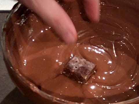 Carrés de chocolat au lait, ganache croustillante et pétillante - 37