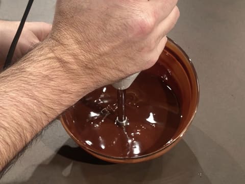 Mixage de la ganache chocolat caramel