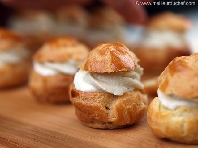 Choux fourrés à la mousse de roquefort