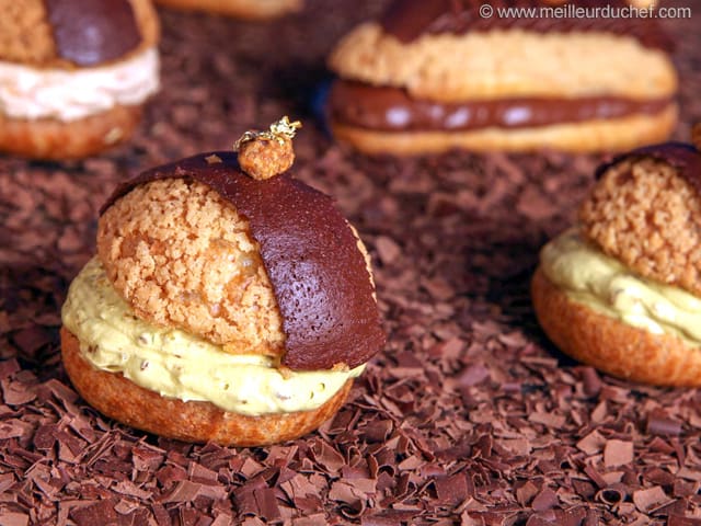 Choux au praliné pistache