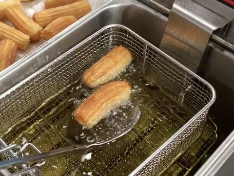 Churros fourrés à la fraise et à la framboise - 18