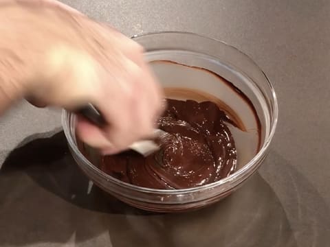 Mélange du chocolat fondu