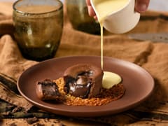 Coulant au chocolat, crème anglaise et sa tuile dentelle