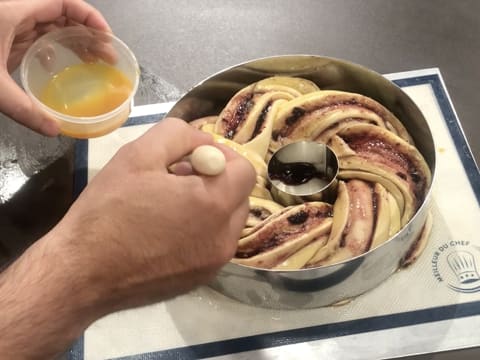 Couronne feuilletée amandes et cerises noires - 104