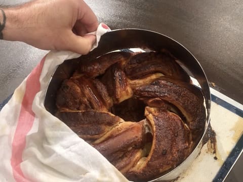 Couronne feuilletée amandes et cerises noires - 109