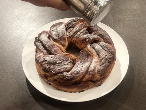 Couronne feuilletée amandes et cerises noires - 111