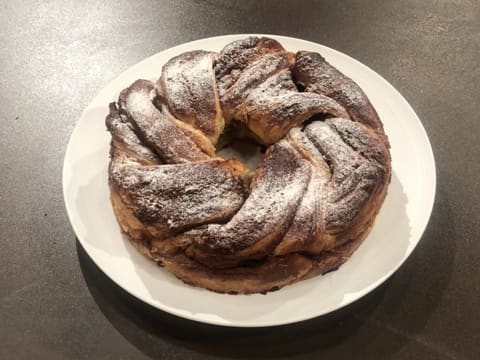 Couronne feuilletée amandes et cerises noires - 112