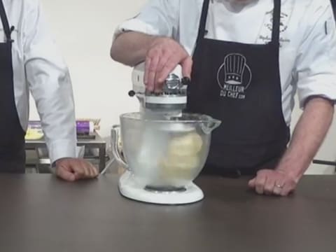 Couronne feuilletée amandes et cerises noires - 12