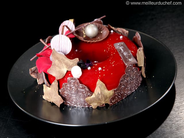 Couronne de Noël au chocolat, cœur fruits rouges