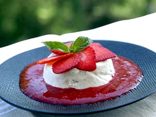 Crémets aux fraises et basilic frais