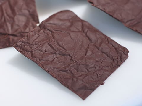 Décor chocolat imitation papier froissé (embout de bûche) - 14