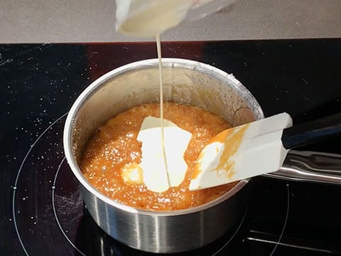 Dessert de Pâques Vanille et son cœur fondant au caramel salé - 11