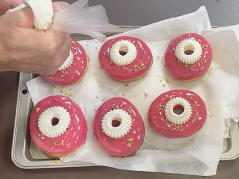 Donuts extra moelleux framboise et chantilly - 71