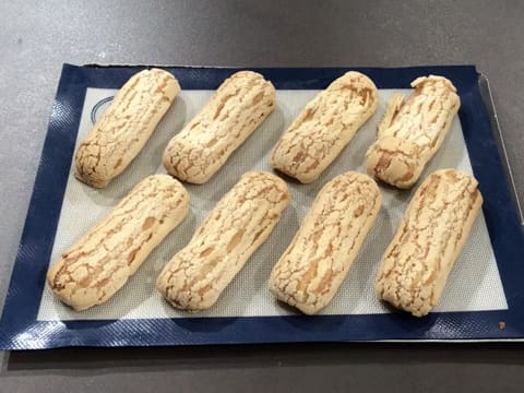 Éclairs cuits