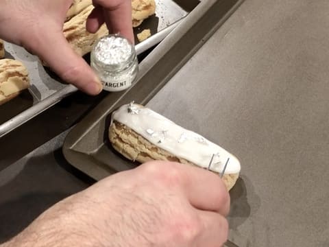 Flocons d'argent sur éclair glacé