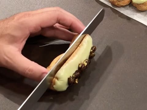 Éclair pistache/chocolat - 63