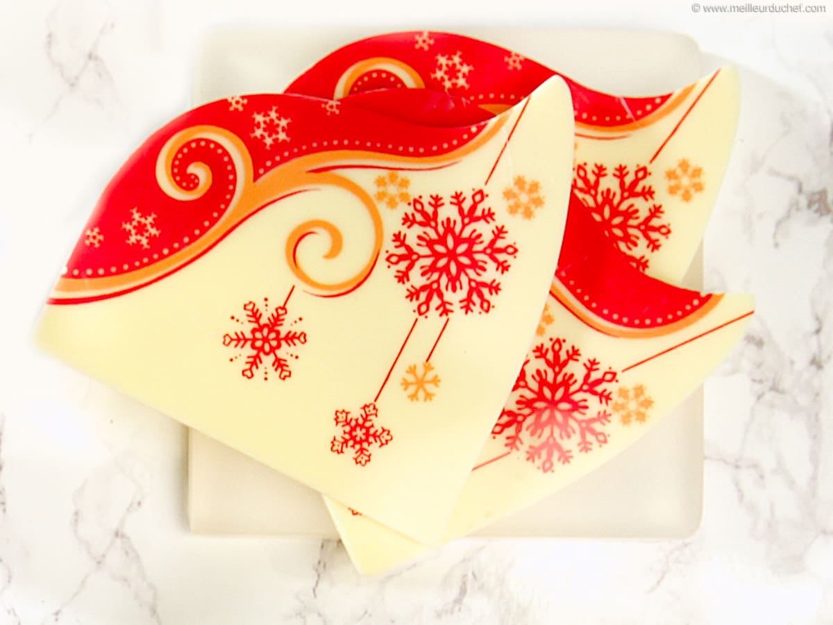 Embout de bûche de Noël en chocolat avec transfert et chablon - Notre  recette illustrée - Meilleur du Chef