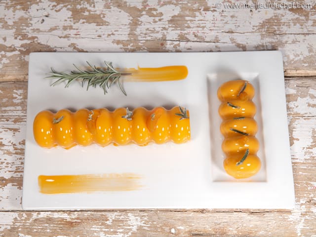 Entremets à l'abricot et senteur de romarin