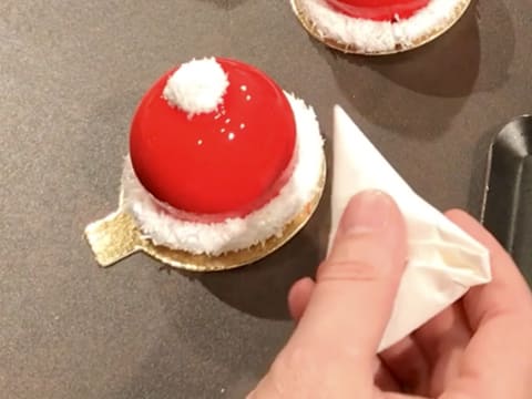 Entremets le bonnet du Père Noël - 105