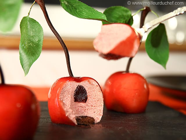 Les pâtisseries de mama - L'intérieur de l'entremets « Cherry mojito »  🍒🍃🍋 ! Insert confit cerises Insert crémeux citron Mousse à la menthe  Biscuit madeleine Recette en story permanente sur Instagram