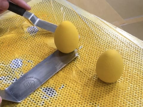 Entremets œuf de Pâques au cœur de passion - 60