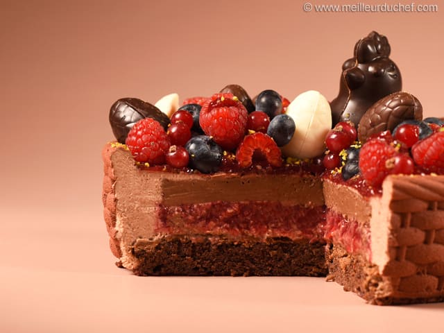 Panier de Pâques, œufs en chocolats & fruits rouges
