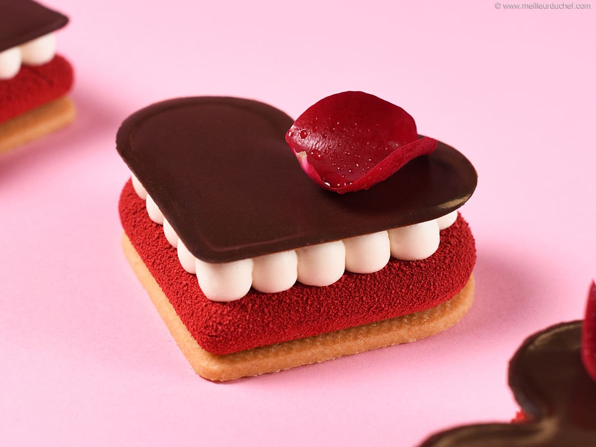 Entremets Saint Valentin fraise et framboise - Recette de cuisine