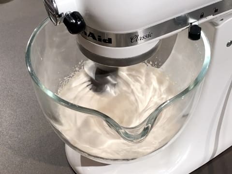 Obtention d'une meringue dans la cuve du batteur