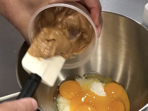 Entremets tablette au praliné, noisette et caramel - 5