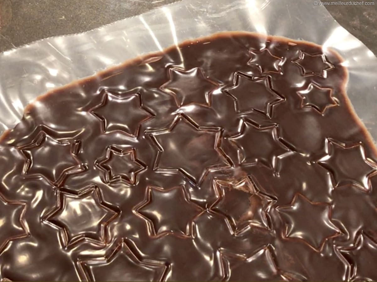 Etoiles en chocolat noir - La recette illustrée - Meilleur du Chef