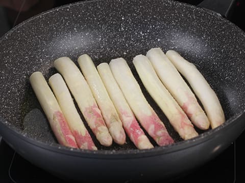 Feuilleté d'asperges, sauce mousseline - 10