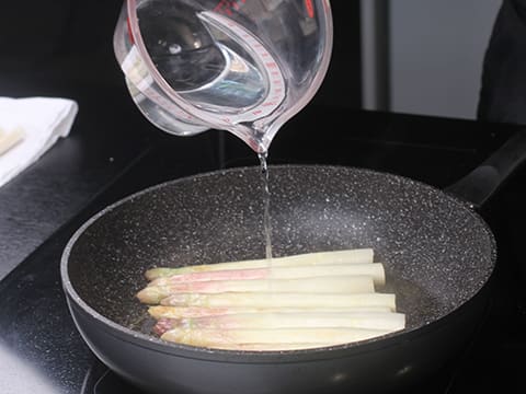 Feuilleté d'asperges, sauce mousseline - 11