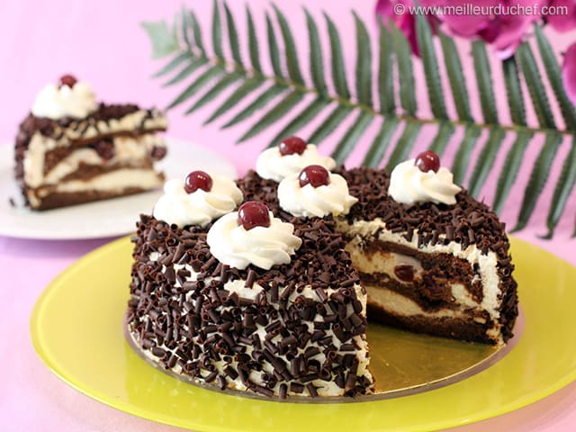 Cupcake Forêt Noire avec Glaçage à la Vanille et Garniture de