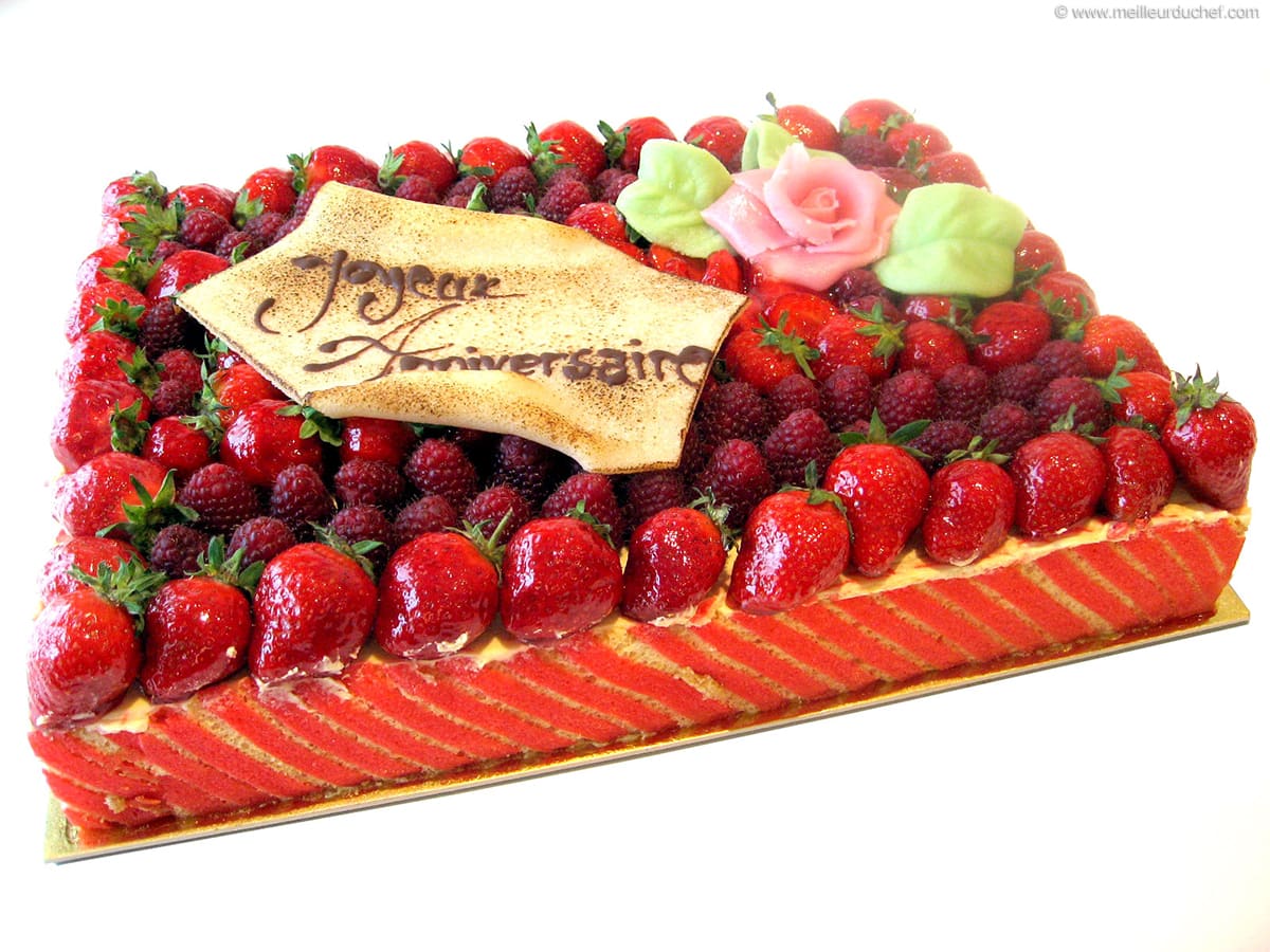 https://files.meilleurduchef.com/mdc/photo/recette/fraisier-creme-mousseline/fraisier-creme-mousseline-1200.jpg