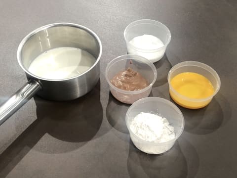 Tous les ingrédients nécessaires à la réalisation de la crème pâtissière noisette