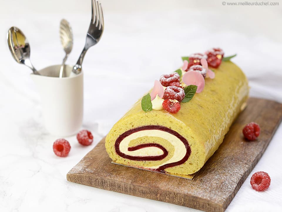 Gâteau roulé imprimé fleurs aux framboises - Recettes de cuisine Ôdélices