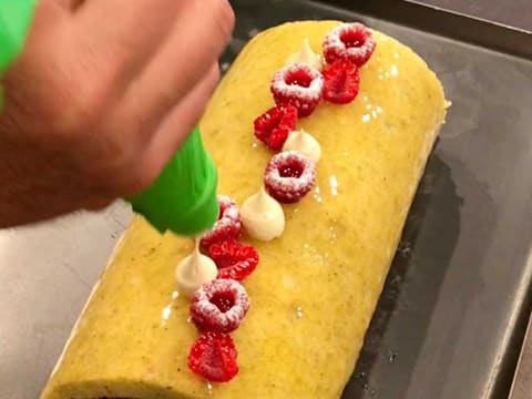 Gâteau roulé aux framboises - 105