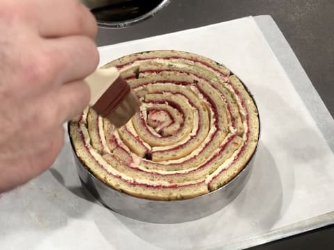 Punchage du gâteau roulé