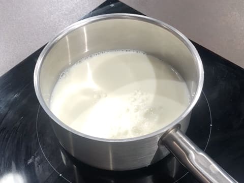 Lait dans casserole