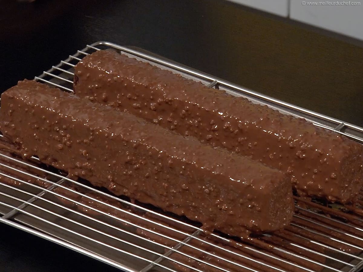 Glaçage au chocolat façon rocher - Notre recette illustrée - Meilleur du  Chef