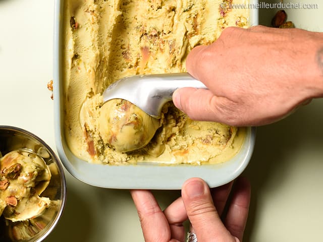 Glace pistache, praliné et caramel coulant