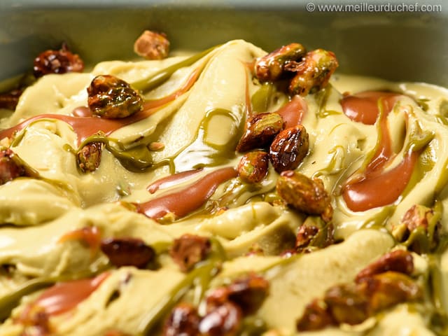 Glace pistache, praliné et caramel coulant