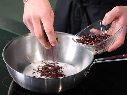 Homard de nos côtes, vin chaud aux fleurs d'hibiscus et choux d'hiver - 6