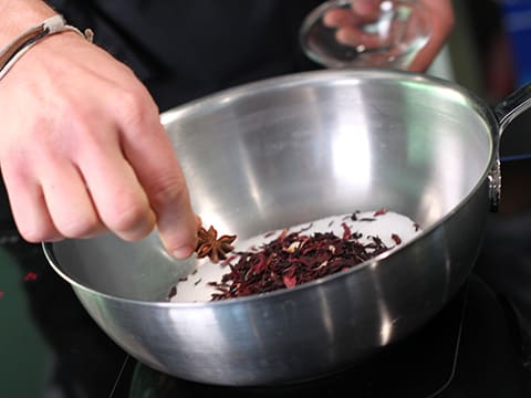 Homard de nos côtes, vin chaud aux fleurs d'hibiscus et choux d'hiver - 8