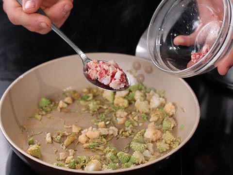 Homard de nos côtes, vin chaud aux fleurs d'hibiscus et choux d'hiver - 90