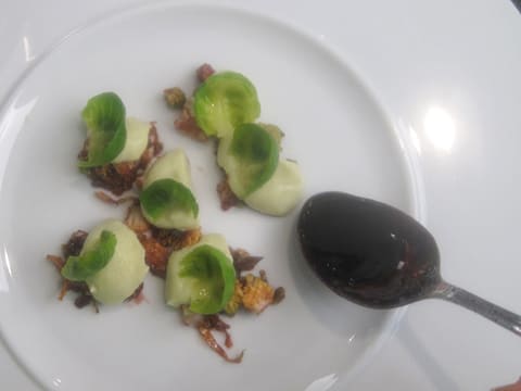 Homard de nos côtes, vin chaud aux fleurs d'hibiscus et choux d'hiver - 99