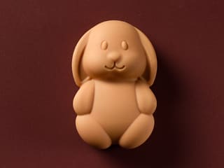 Lapin au chocolat blond Dulcey, cœur guimauve vanillée & praliné fondant