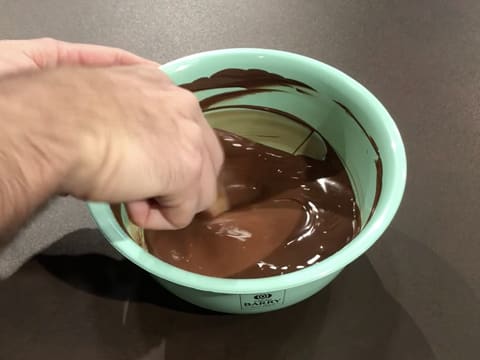 Mélange du chocolat fondu