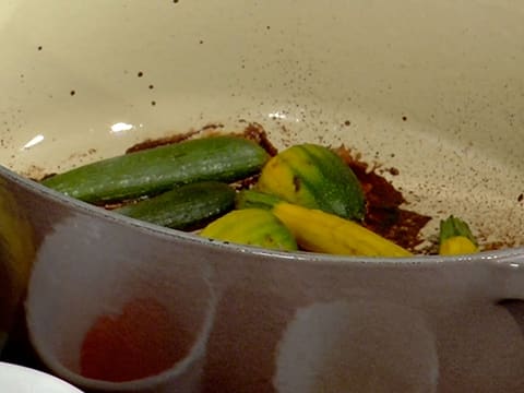 Lotte épicée croustillante, courgettes rôties et bouillon de coco - 19