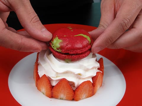 Macaron fraise et pistache et sa crème chantilly - 30